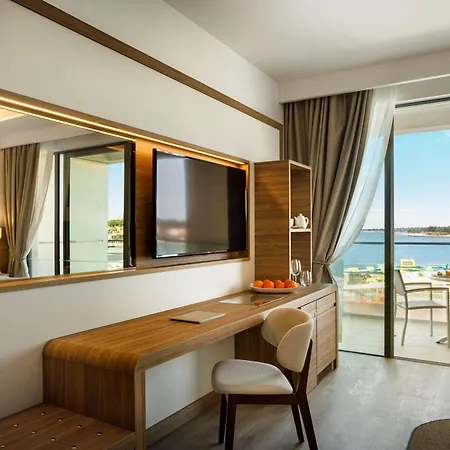 אתר נופש Marea Suites, Valamar Collection פורץ